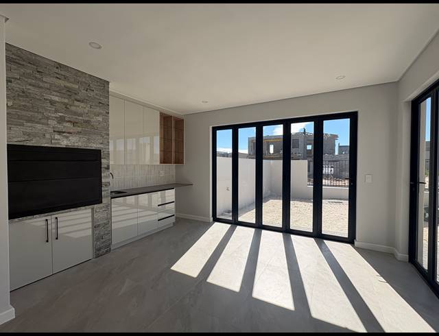 4 BEDROOM HOUSE FOR SALE IN SANDOWN